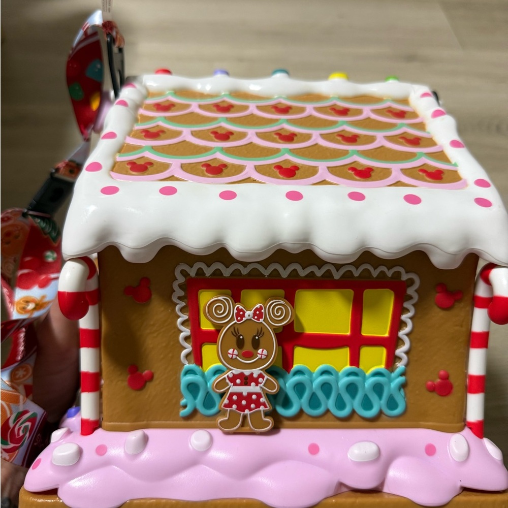 Disney Parks Mickey And Minnie Gingerbread House Popcorn Bucket 2024 W/ Figures - Picture 5 of 8
